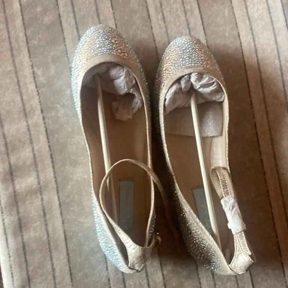 Brand new Betsey Johnson Rhinestones Flats - Picture 1 of 4